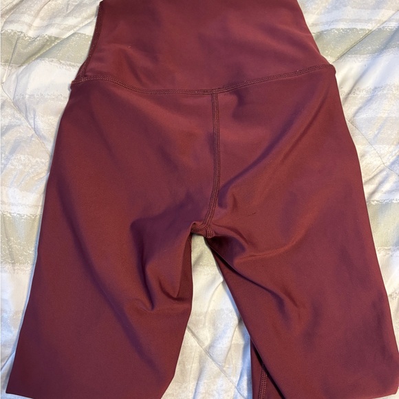 ALO Yoga Women's Burgundy Leggings - Picture 5 of 8